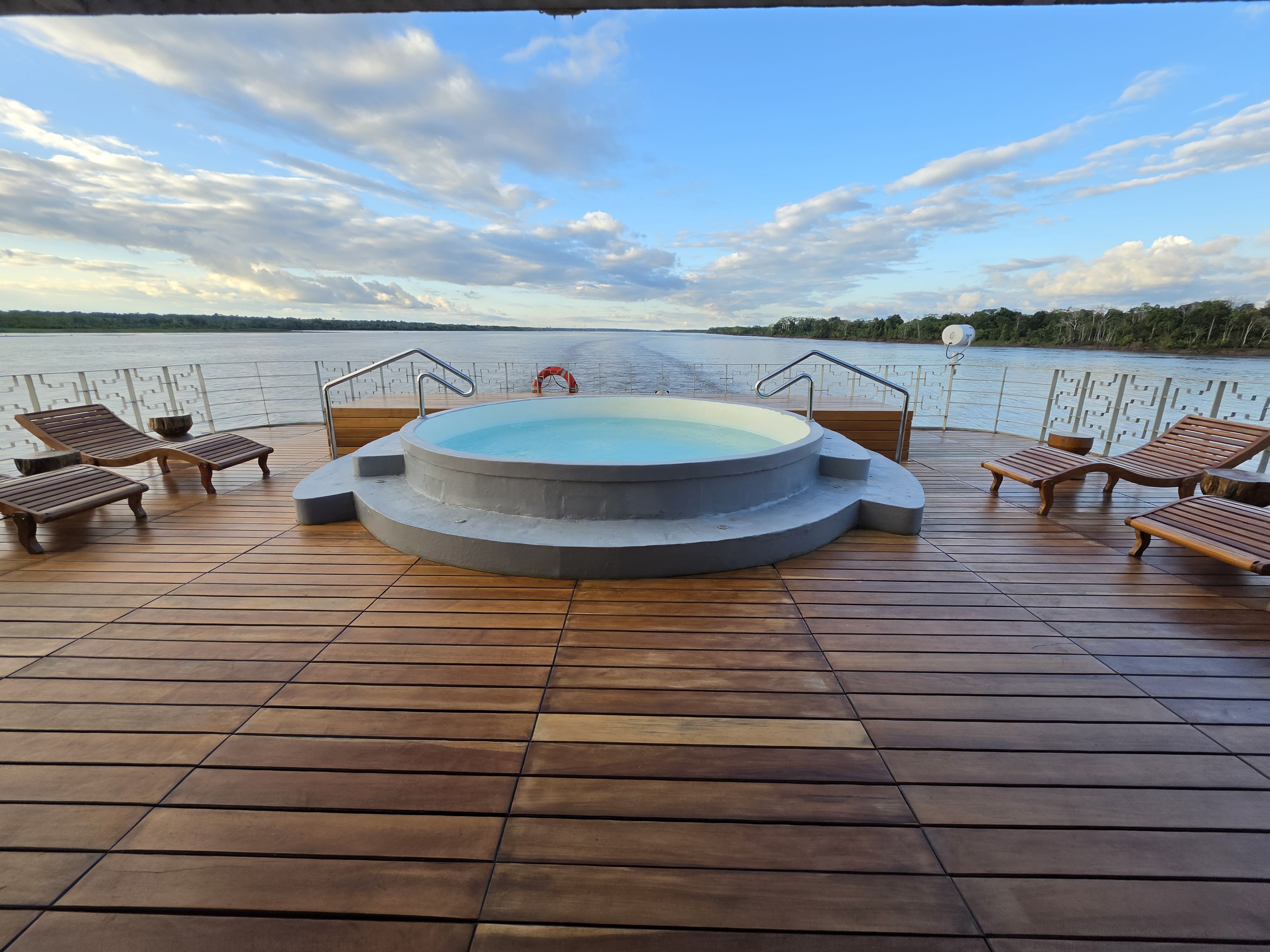 The plunge pool and loungers on the sun deck of Delfin III