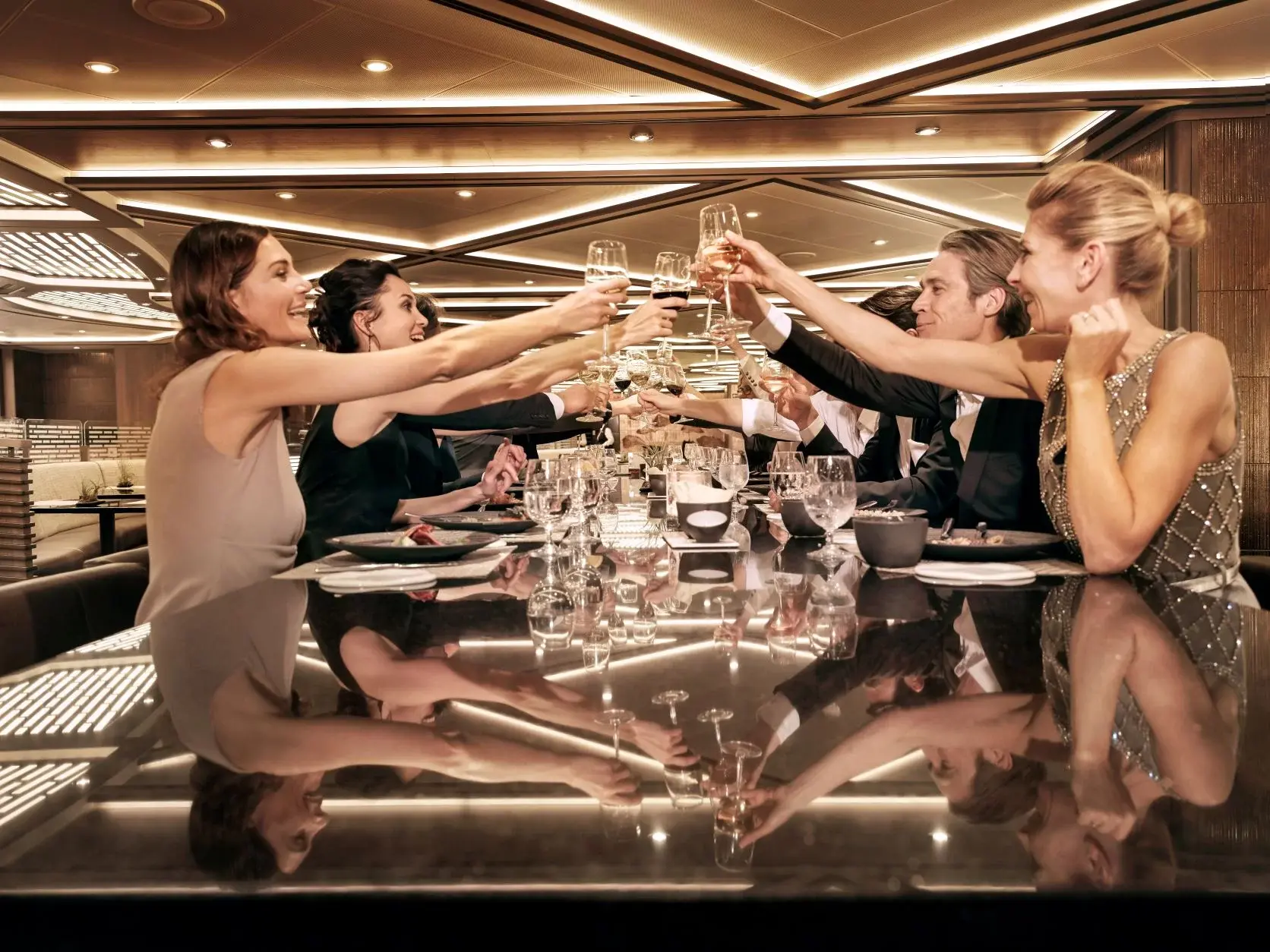 S02_LY_FORMAL_DINNER_BIG-TABLE-INDOCHINE_0130_Test1_Def