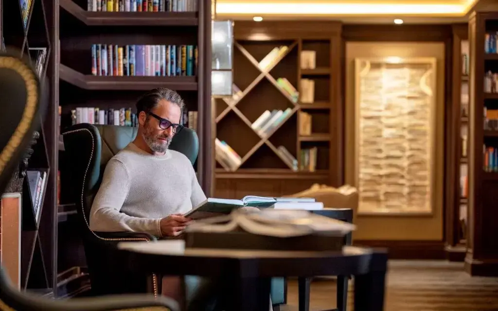 RSSC-Guest-in-library-1024x640