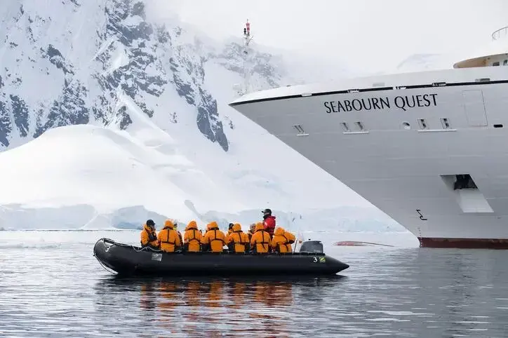 SBN-RSAY17-Seabourn-Quest-Zodiacs-Paradise-Harbor-Antarctica-1-4MP