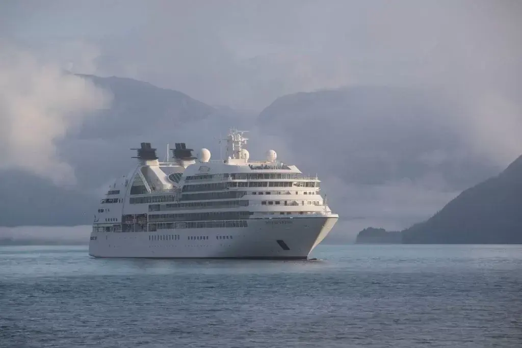 SBN_ABC_RSAY17_Seabourn-Sojourn-at-sunrise_Inian-Islands_Alaska_4-1024x683