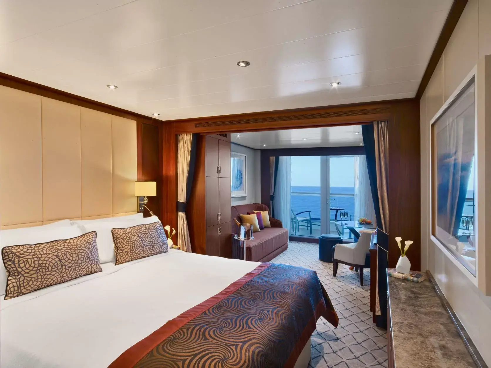 Seabourn_Encore_VerandaSuite_EL16C00266-2mp