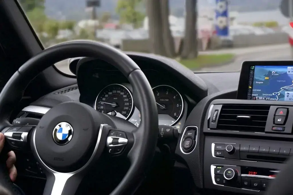 car-bmw-steering-wheel-interiors-1281640-1024x682