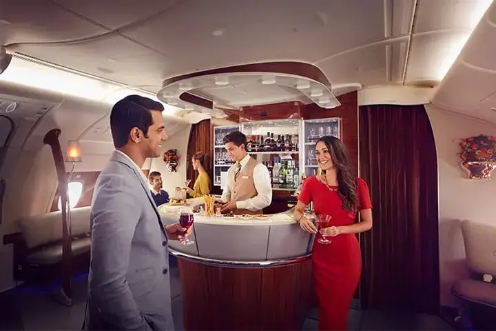 emirates-a380-business-class-onboard-lounge-chat-720x480-1