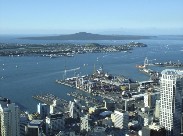 Auckland_Harbour_and_Rangitoto-NZ-Vacation-040100-edited