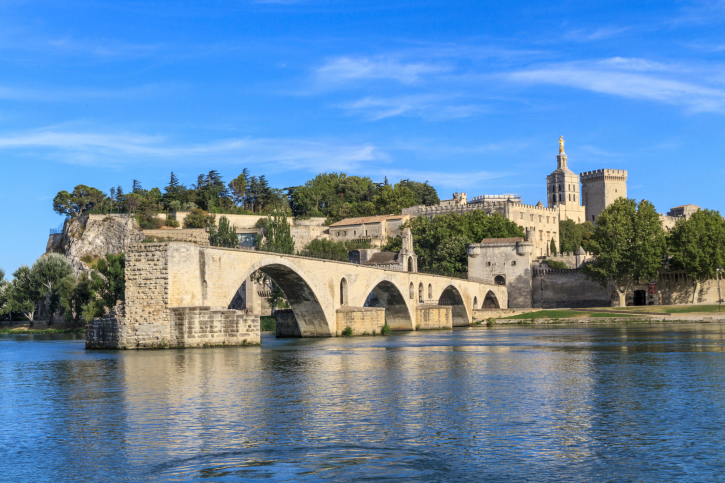 AvignonBridgewithPopesPalacePontSaint-BenezetProvence