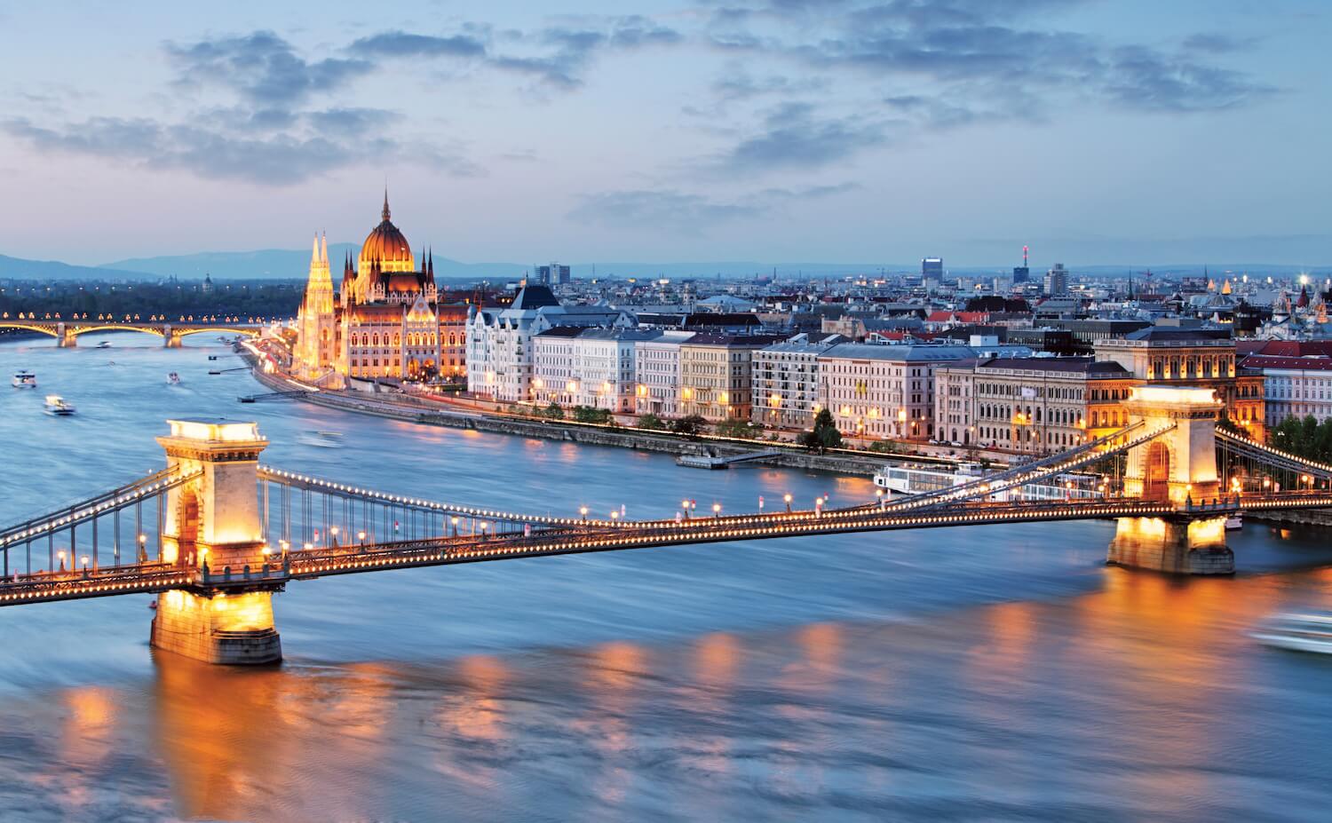 Chain Bridge2c Budapest.jpg